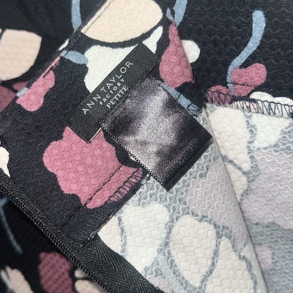 Ann Taylor 10 petite black with mauve and pink floral print back zipper - Picture 8 of 8